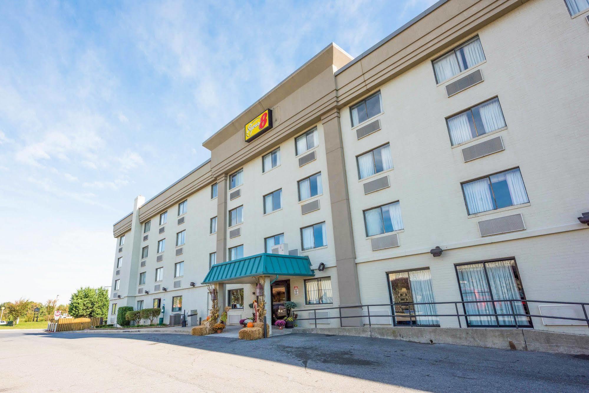 Hotel Super 8 By Wyndham Frederick Exterior foto